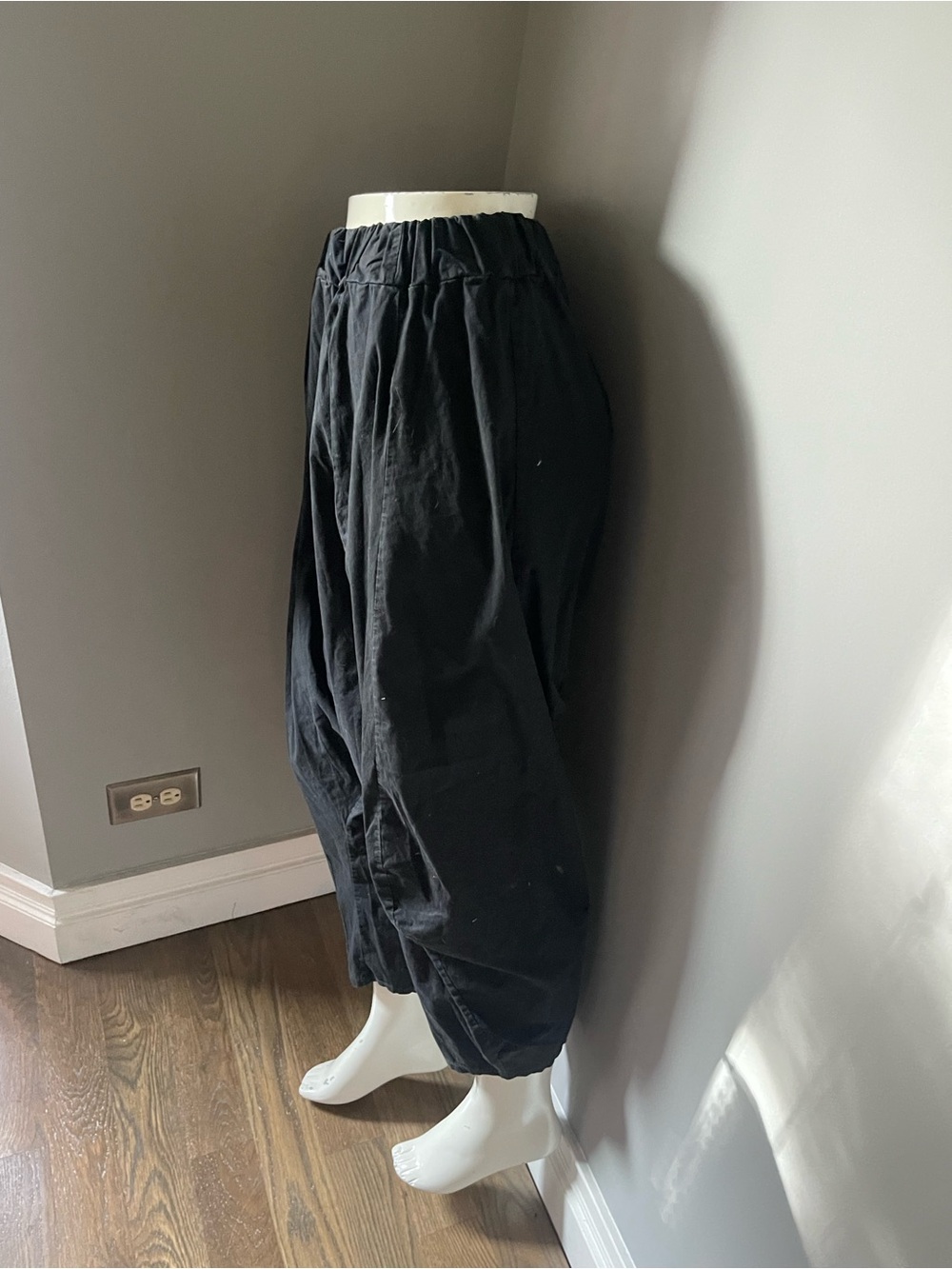 Guides Made in Italy Women’s Parachute Pants - Picture 4 of 6